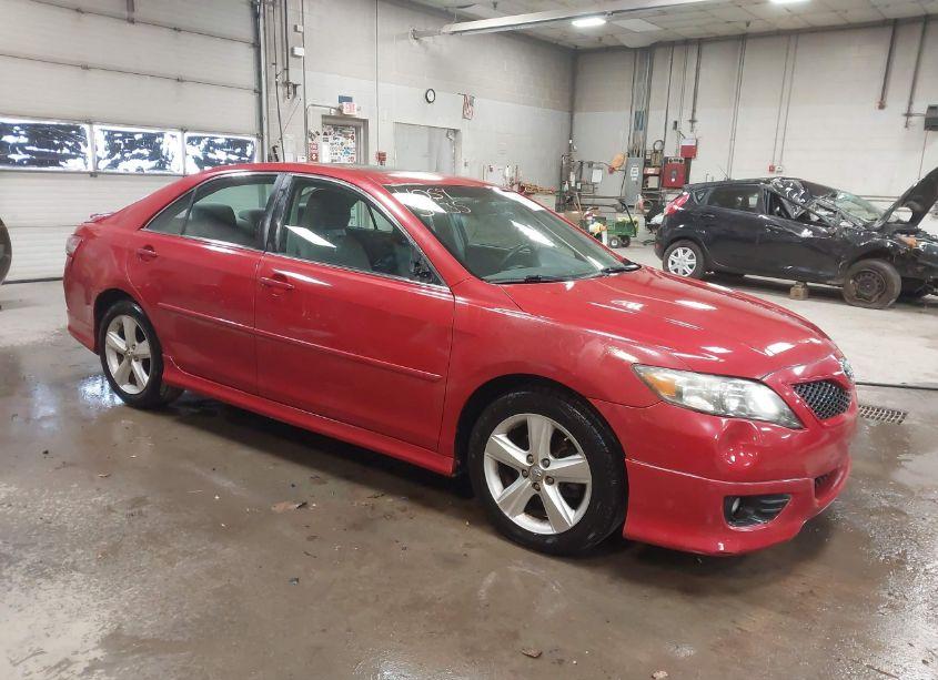 2011 Toyota Camry SE (VIN 4T1BF3EK4BU695416) main photo