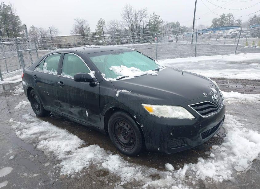 2011 Toyota Camry LE (VIN 4T1BF3EK4BU724770) main photo