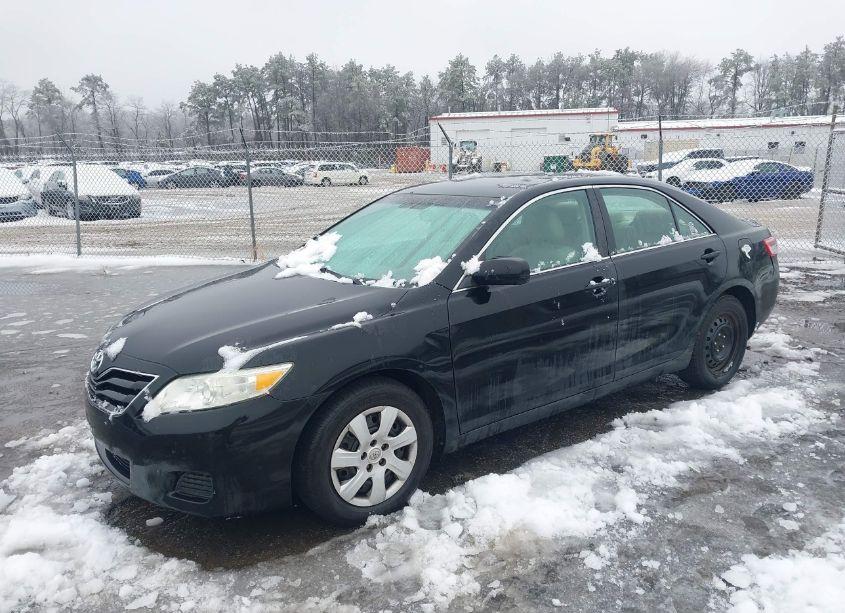 Photo 2 of 2011 Toyota Camry LE (VIN 4T1BF3EK4BU724770)