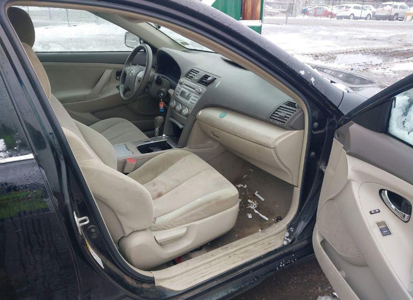 Photo 5 of 2011 Toyota Camry LE (VIN 4T1BF3EK4BU724770)