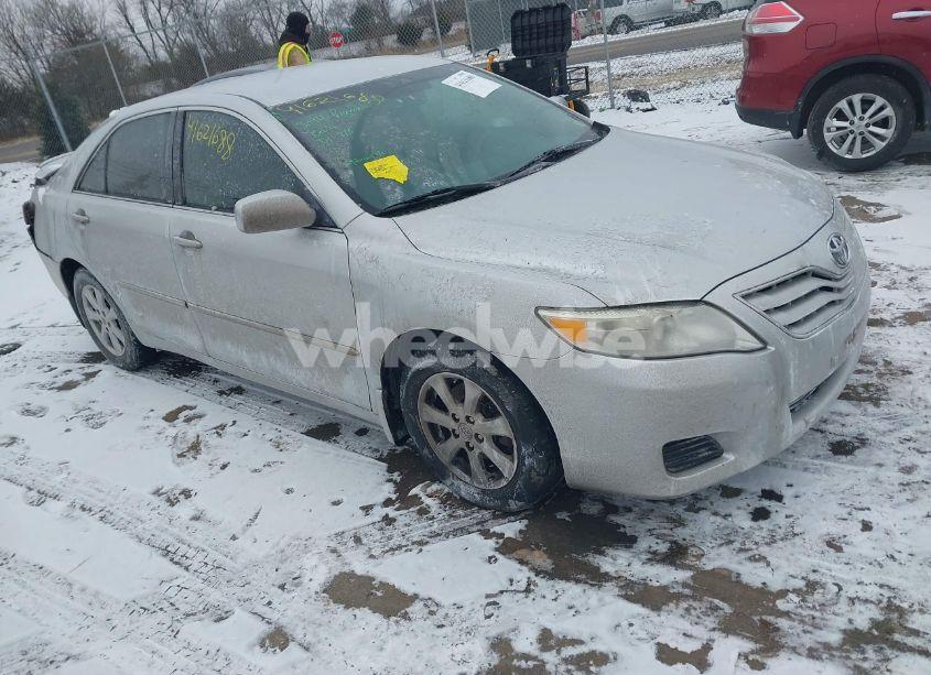 2011 Toyota Camry LE (VIN 4T1BF3EK4BU727507) main photo