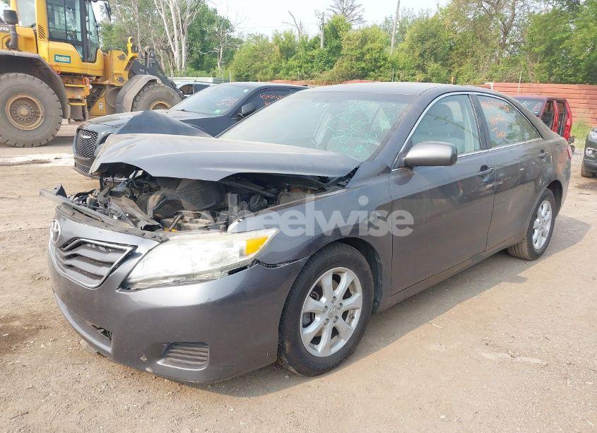 Photo 2 of 2011 Toyota Camry LE (VIN 4T1BF3EK4BU728107)