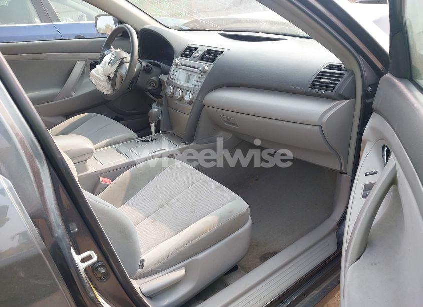 Photo 5 of 2011 Toyota Camry LE (VIN 4T1BF3EK4BU728107)