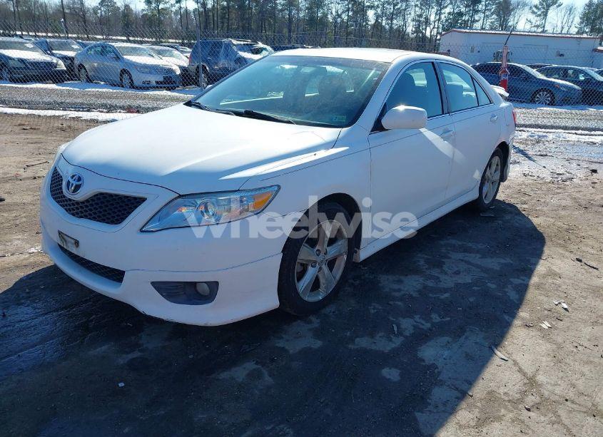 Photo 2 of 2011 Toyota Camry SE (VIN 4T1BF3EK4BU741052)