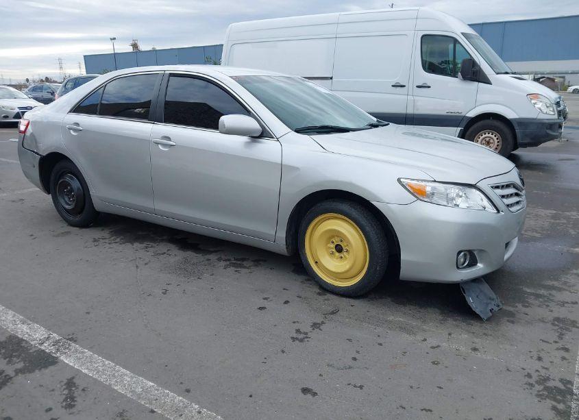 2011 Toyota Camry LE (VIN 4T1BF3EK4BU750799) main photo