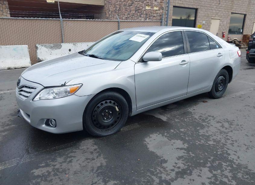 Photo 2 of 2011 Toyota Camry LE (VIN 4T1BF3EK4BU750799)