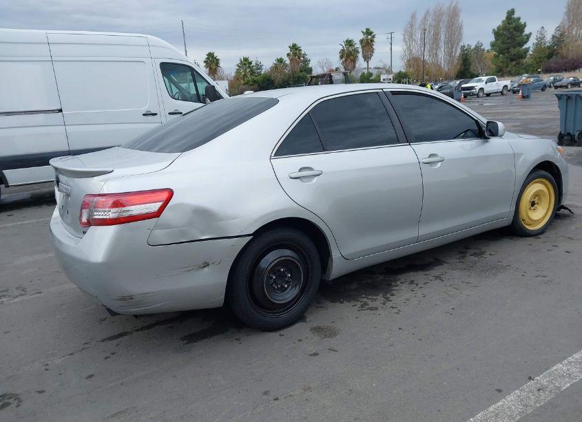 Photo 4 of 2011 Toyota Camry LE (VIN 4T1BF3EK4BU750799)