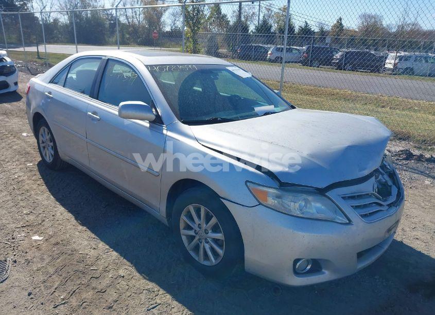 2011 Toyota Camry XLE (VIN 4T1BF3EK4BU762323) main photo