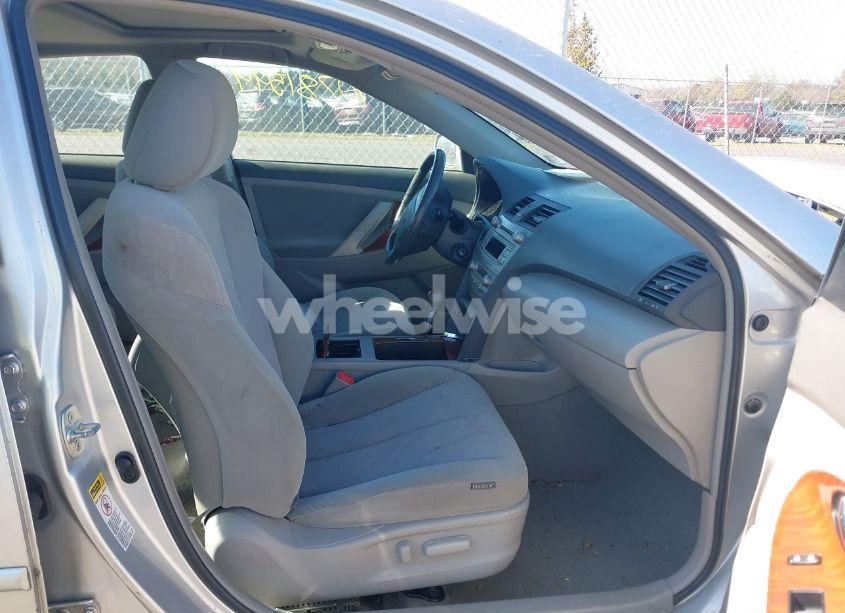 Photo 5 of 2011 Toyota Camry XLE (VIN 4T1BF3EK4BU762323)