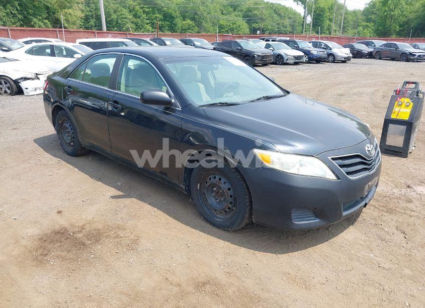 2010 Toyota Camry LE (VIN 4T1BF3EK5AU019393) main photo