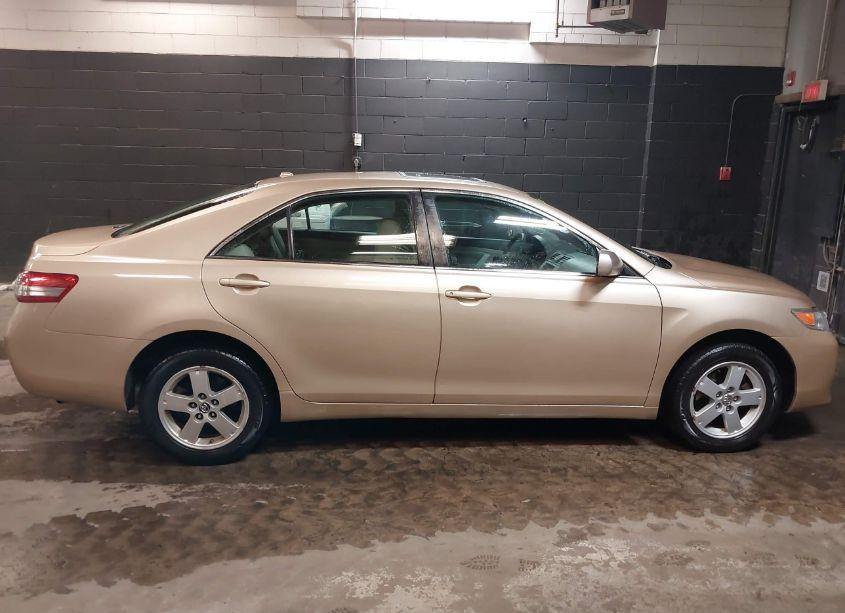 Photo 13 of 2010 Toyota Camry N/A (VIN 4T1BF3EK5AU036596)