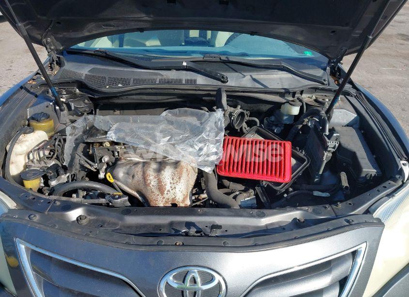 Photo 10 of 2010 Toyota Camry LE (VIN 4T1BF3EK5AU067184)