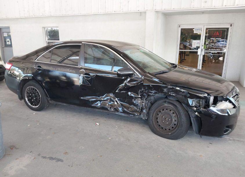 Photo 13 of 2010 Toyota Camry N/A (VIN 4T1BF3EK5AU117047)