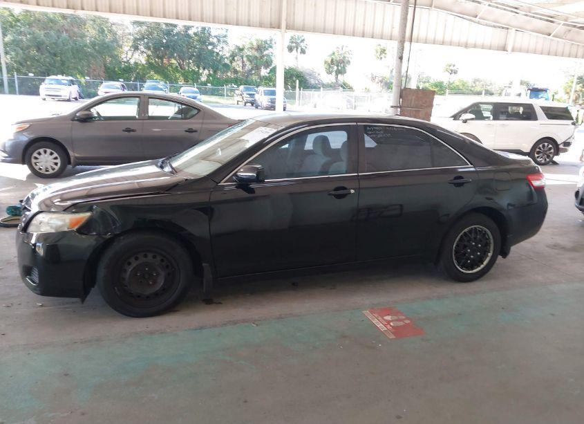 Photo 14 of 2010 Toyota Camry N/A (VIN 4T1BF3EK5AU117047)