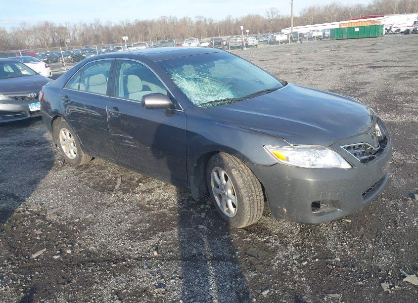 2010 Toyota Camry LE (VIN 4T1BF3EK5AU523071) main photo