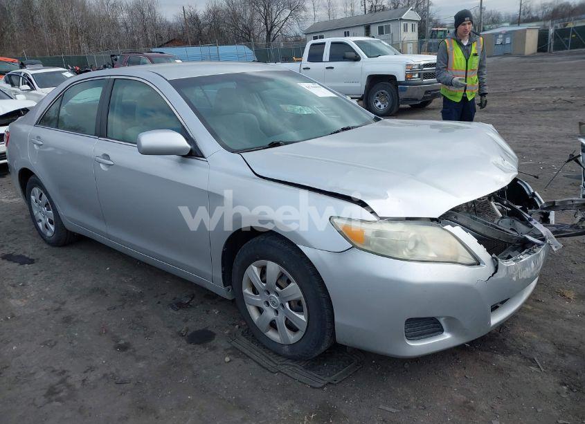 2011 Toyota Camry LE (VIN 4T1BF3EK5BU124100) main photo