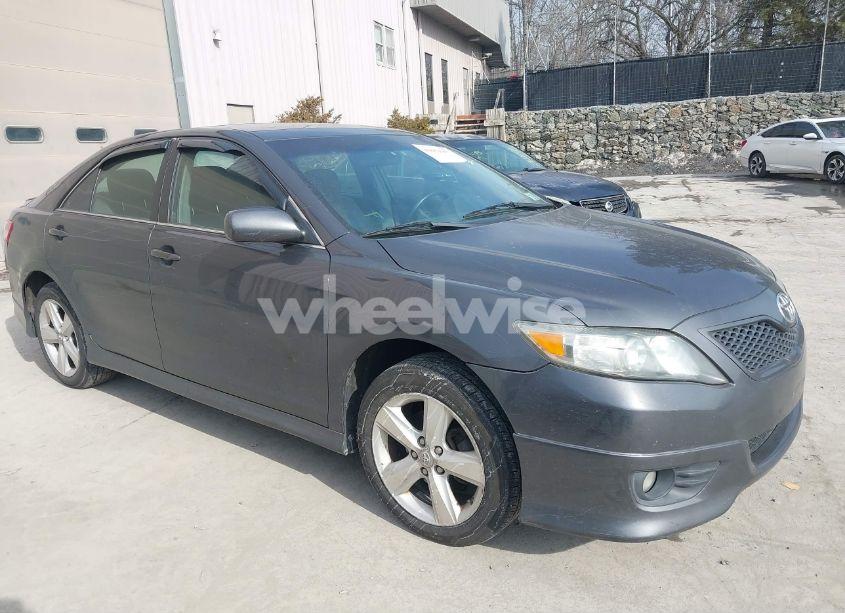 2011 Toyota Camry SE (VIN 4T1BF3EK5BU124999) main photo