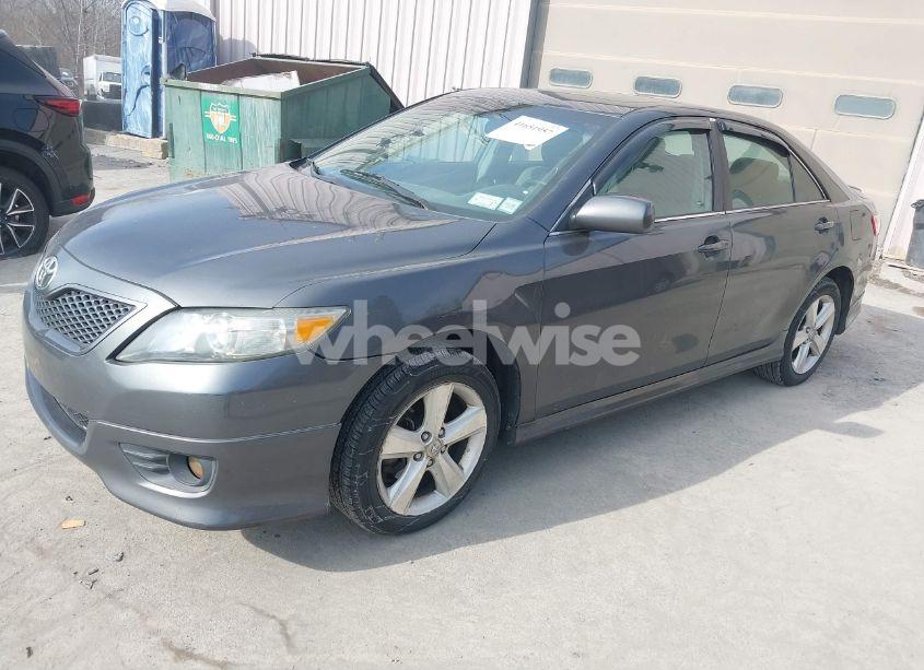 Photo 2 of 2011 Toyota Camry SE (VIN 4T1BF3EK5BU124999)