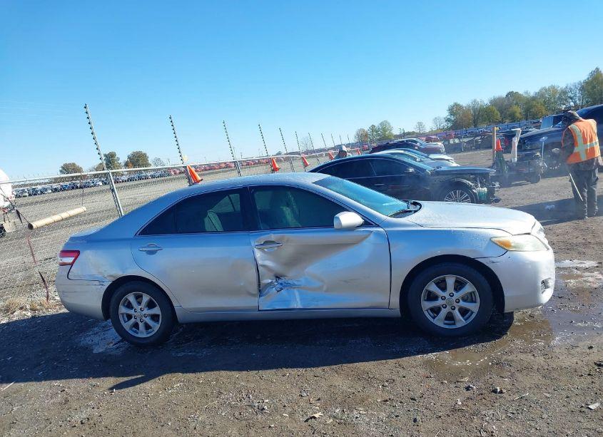 Photo 13 of 2011 Toyota Camry LE (VIN 4T1BF3EK5BU138384)