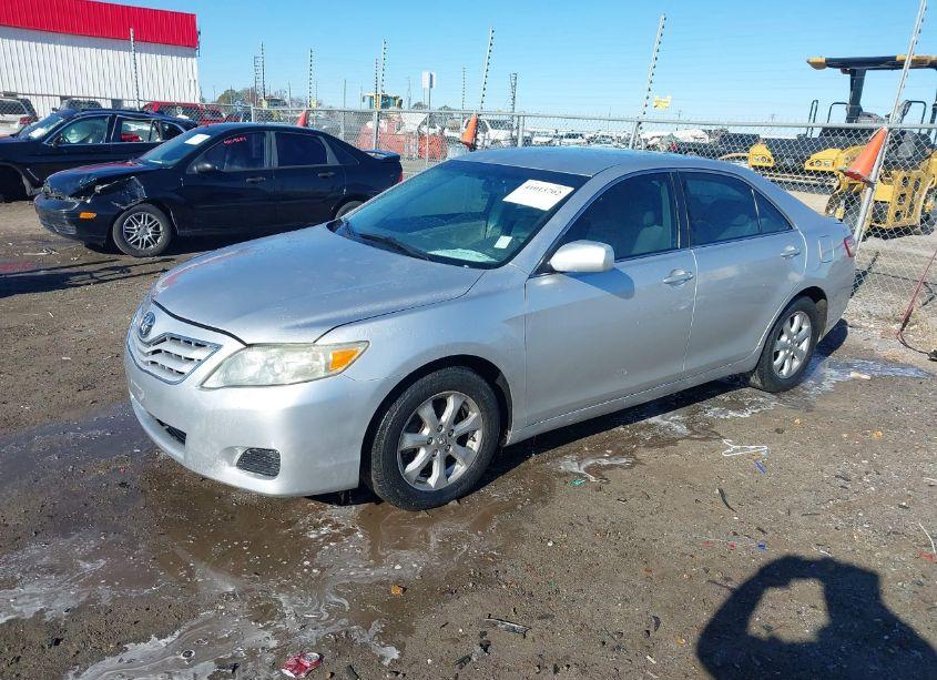 Photo 2 of 2011 Toyota Camry LE (VIN 4T1BF3EK5BU138384)