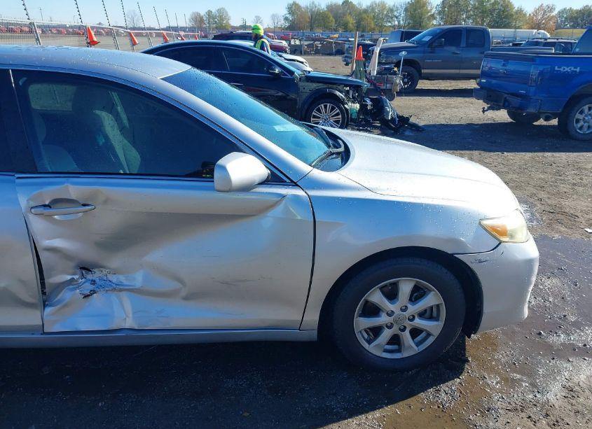 Photo 6 of 2011 Toyota Camry LE (VIN 4T1BF3EK5BU138384)