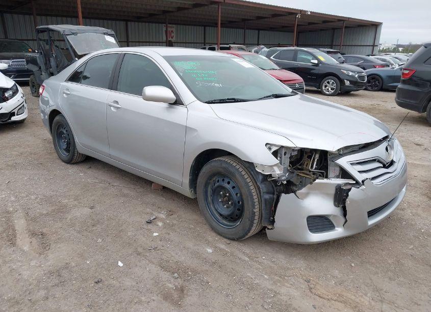 2011 Toyota Camry LE (VIN 4T1BF3EK5BU147909) main photo