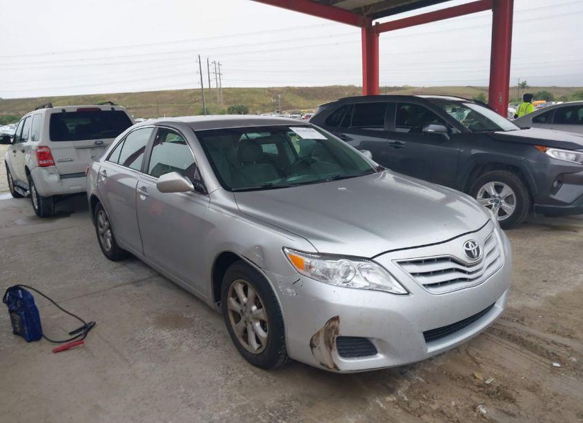 2011 Toyota Camry LE (VIN 4T1BF3EK5BU155735) main photo