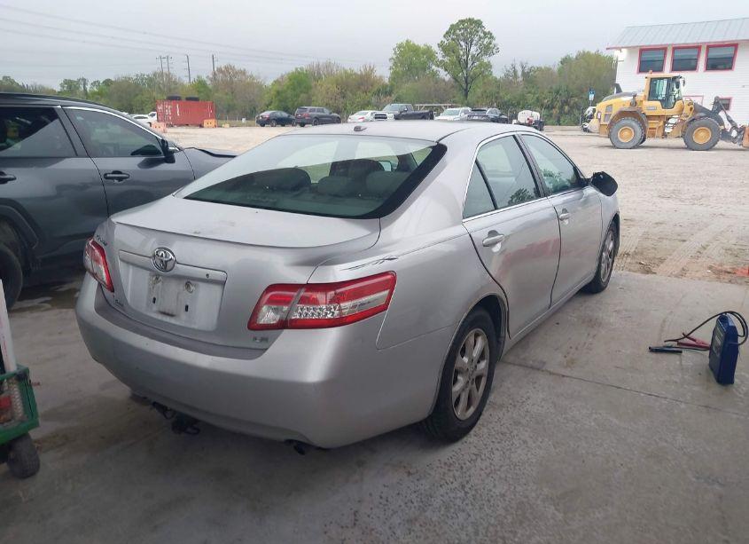 Photo 4 of 2011 Toyota Camry LE (VIN 4T1BF3EK5BU155735)