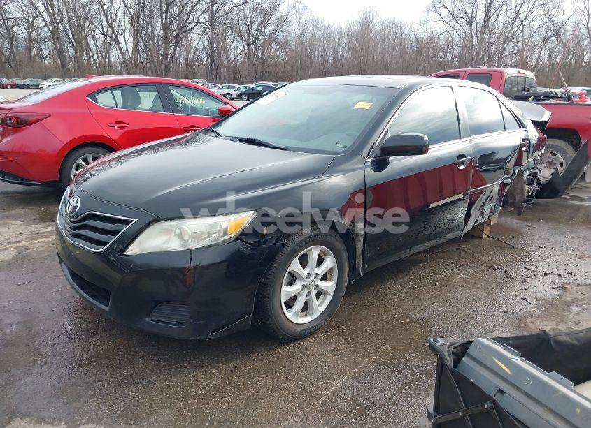 Photo 2 of 2011 Toyota Camry LE (VIN 4T1BF3EK5BU159624)