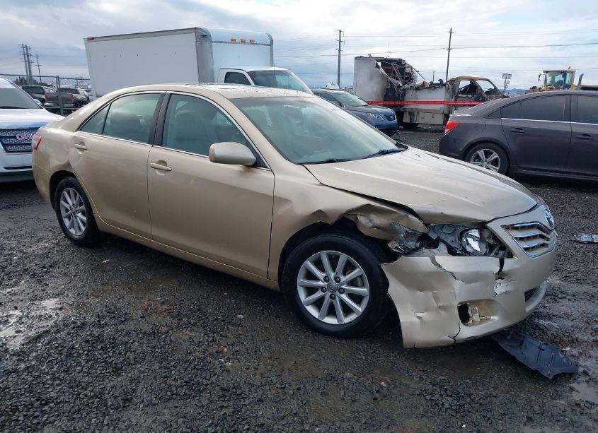 2011 Toyota Camry XLE (VIN 4T1BF3EK5BU166671) main photo