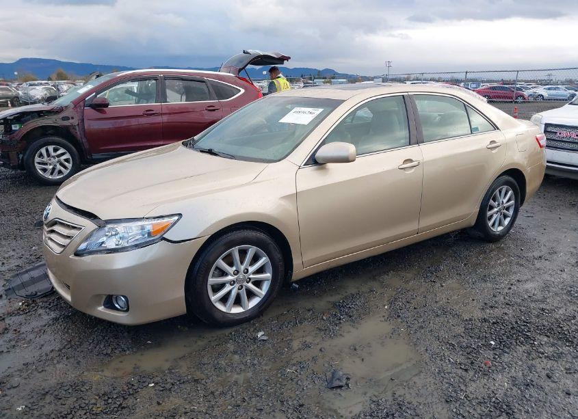 Photo 2 of 2011 Toyota Camry XLE (VIN 4T1BF3EK5BU166671)