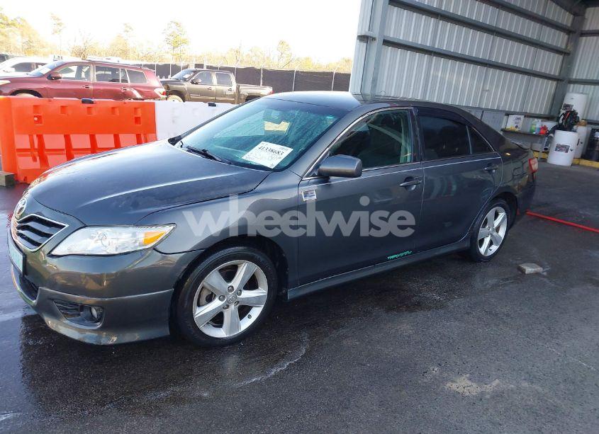 Photo 2 of 2011 Toyota Camry SE (VIN 4T1BF3EK5BU167738)