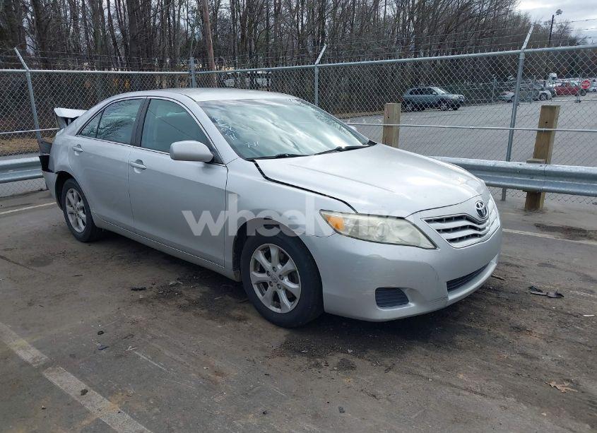 2011 Toyota Camry LE (VIN 4T1BF3EK5BU183888) main photo