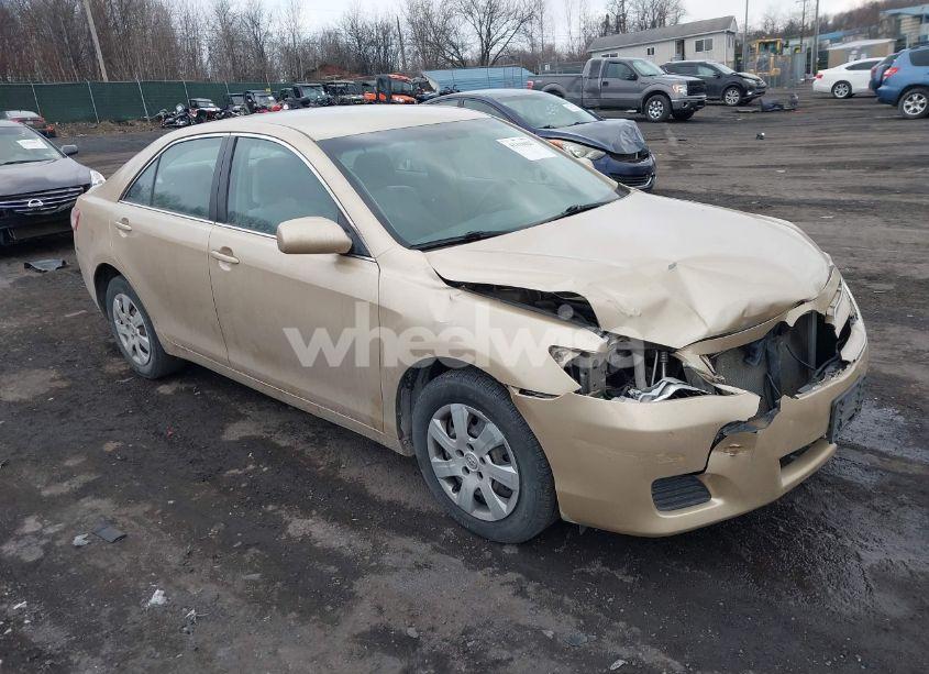 2011 Toyota Camry LE (VIN 4T1BF3EK5BU184426) main photo
