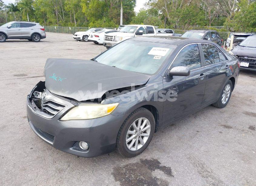 Photo 2 of 2011 Toyota Camry XLE (VIN 4T1BF3EK5BU199735)