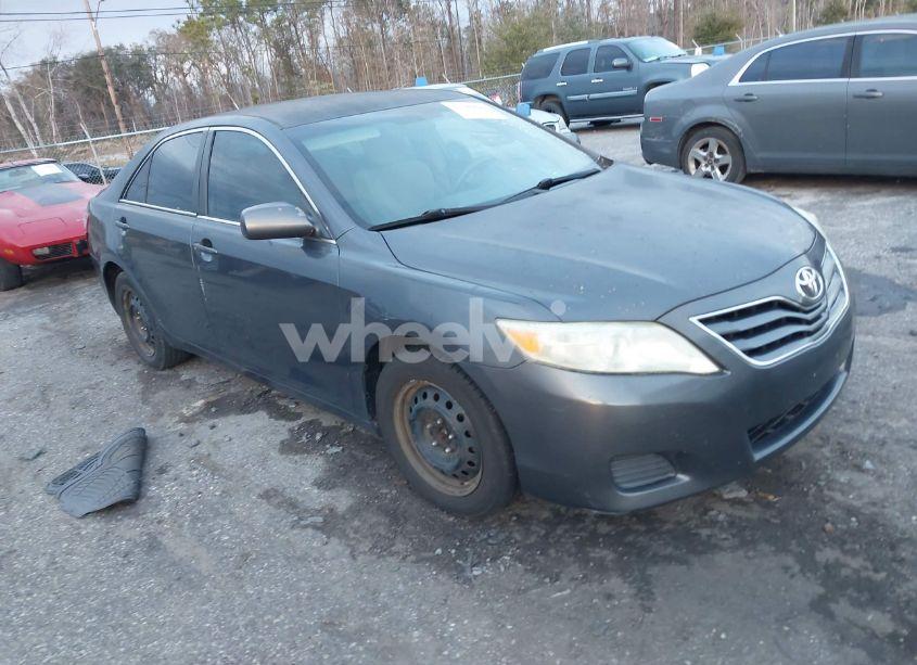 2011 Toyota Camry LE (VIN 4T1BF3EK5BU205811) main photo