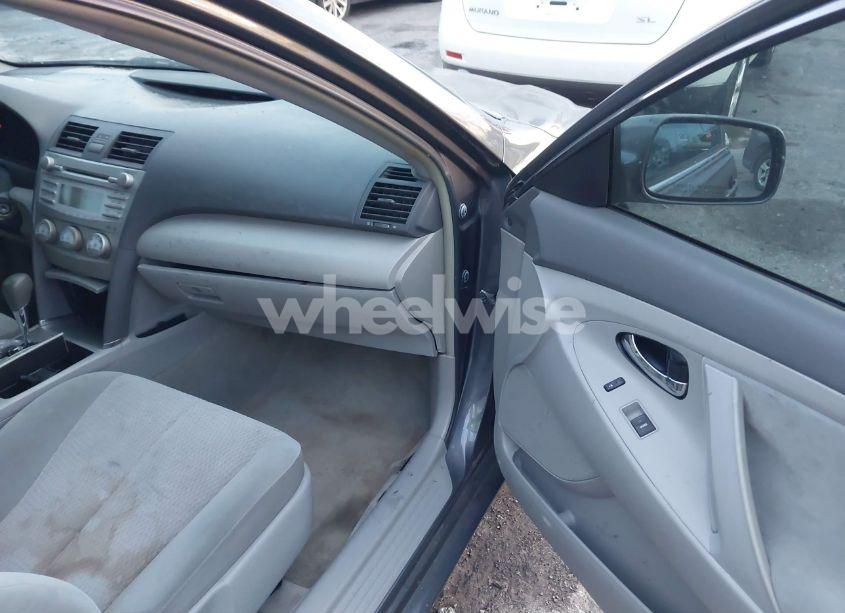 Photo 5 of 2011 Toyota Camry LE (VIN 4T1BF3EK5BU205811)