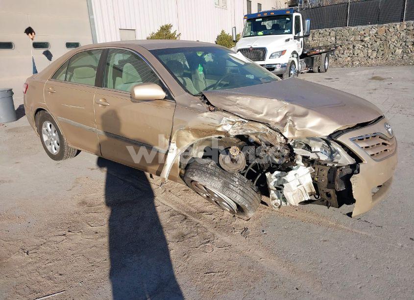 2011 Toyota Camry LE (VIN 4T1BF3EK5BU584082) main photo