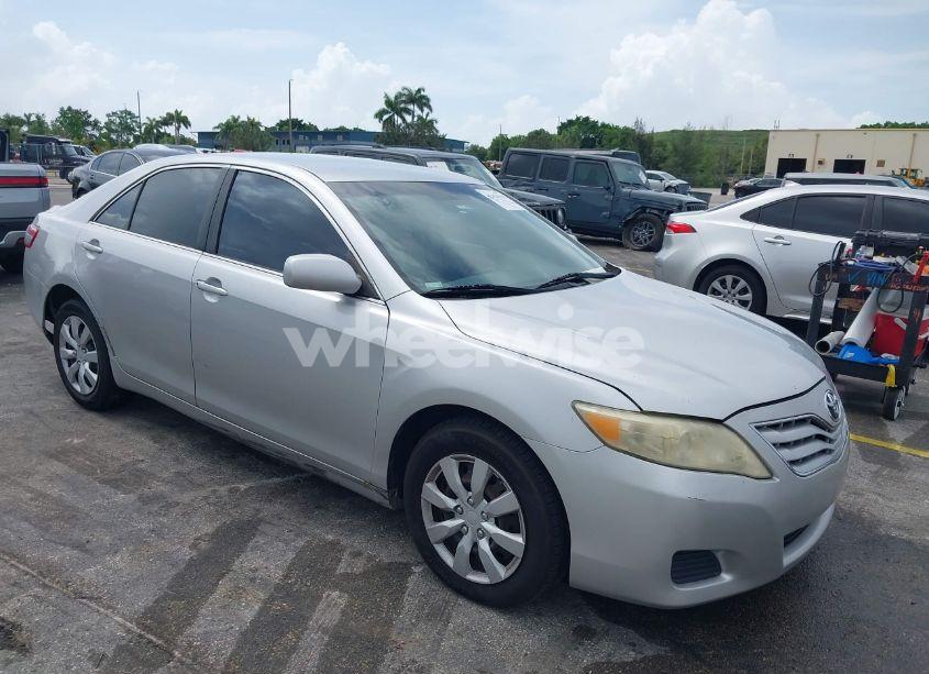 2011 Toyota Camry (VIN 4T1BF3EK5BU609112) main photo