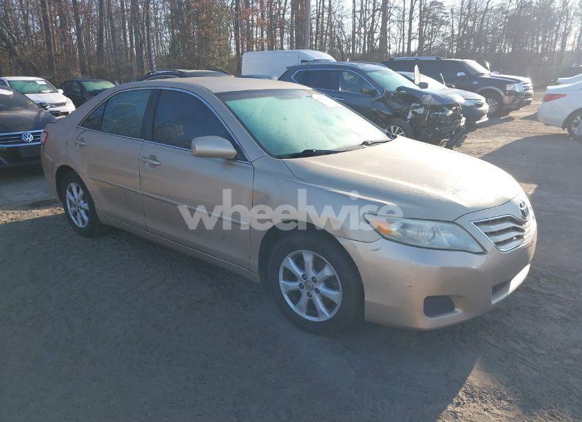 2011 Toyota Camry LE (VIN 4T1BF3EK5BU624614) main photo