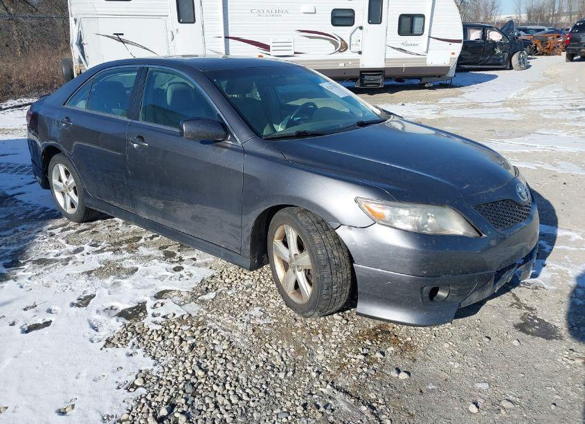 2011 Toyota Camry SE (VIN 4T1BF3EK5BU663588) main photo