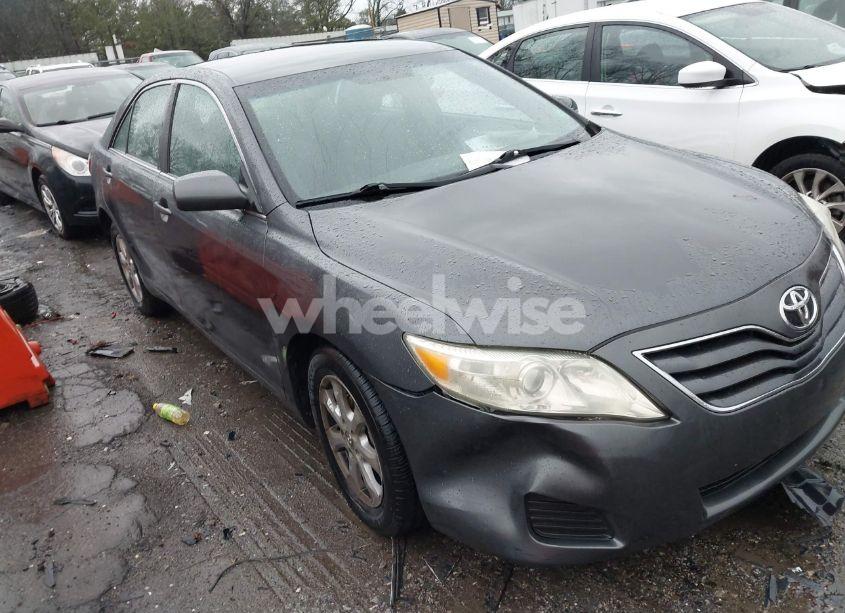 2011 Toyota Camry LE (VIN 4T1BF3EK5BU705595) main photo