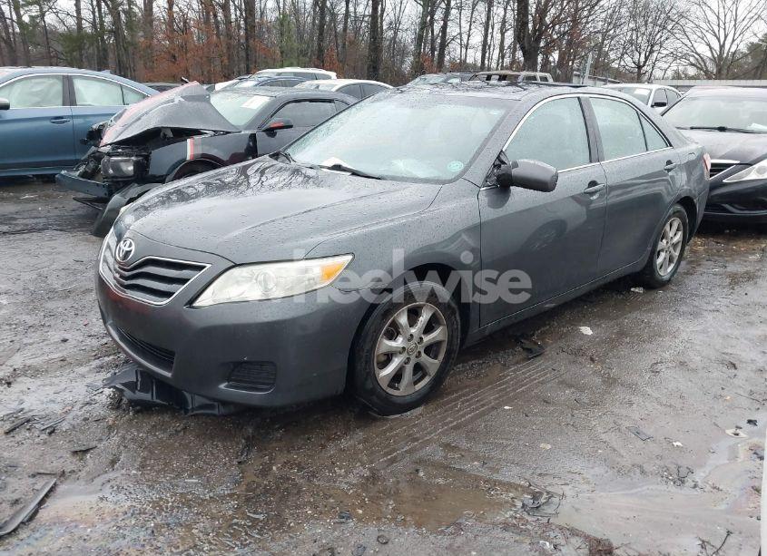 Photo 2 of 2011 Toyota Camry LE (VIN 4T1BF3EK5BU705595)