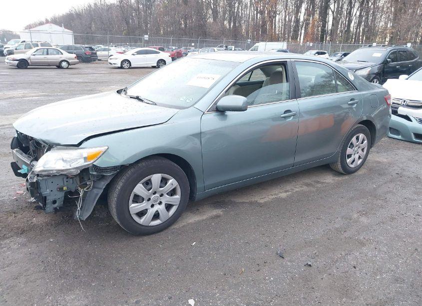 Photo 2 of 2011 Toyota Camry LE (VIN 4T1BF3EK5BU716452)