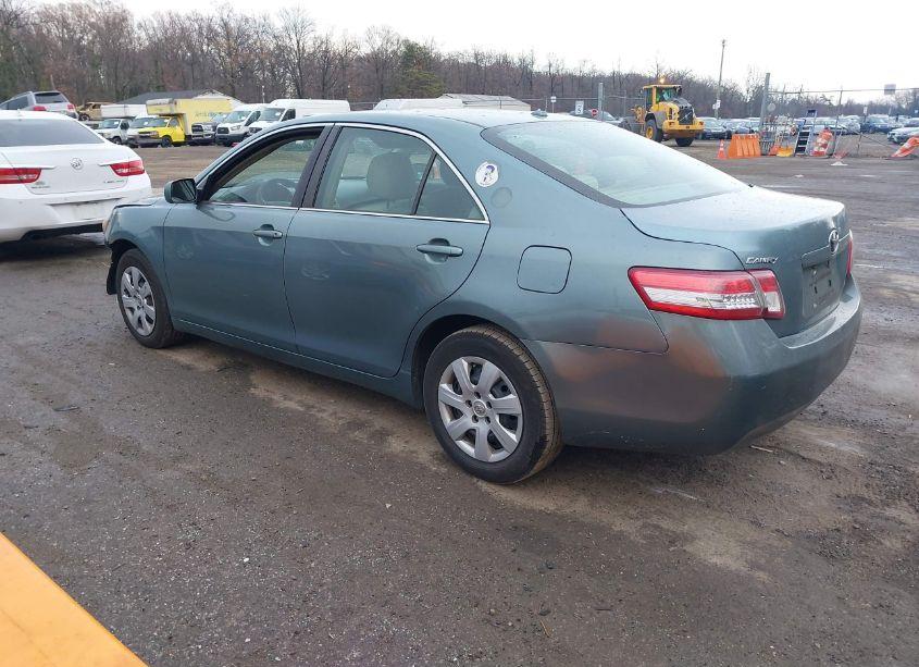 Photo 3 of 2011 Toyota Camry LE (VIN 4T1BF3EK5BU716452)