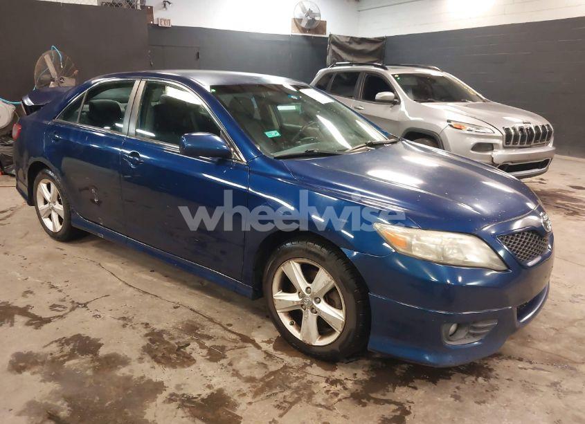 2011 Toyota Camry SE (VIN 4T1BF3EK5BU739875) main photo