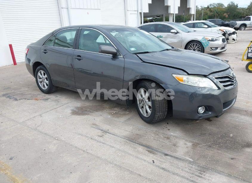 2011 Toyota Camry LE (VIN 4T1BF3EK5BU758068) main photo