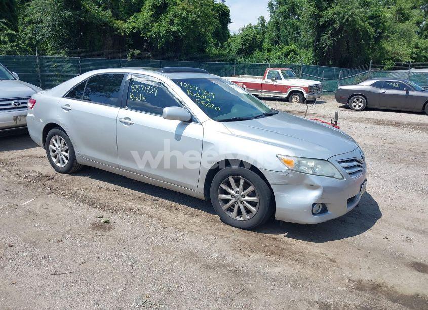 2011 Toyota Camry XLE (VIN 4T1BF3EK5BU762931) main photo