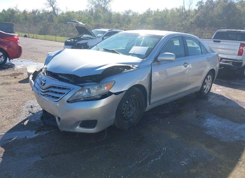Photo 2 of 2010 Toyota Camry LE (VIN 4T1BF3EK6AU011545)