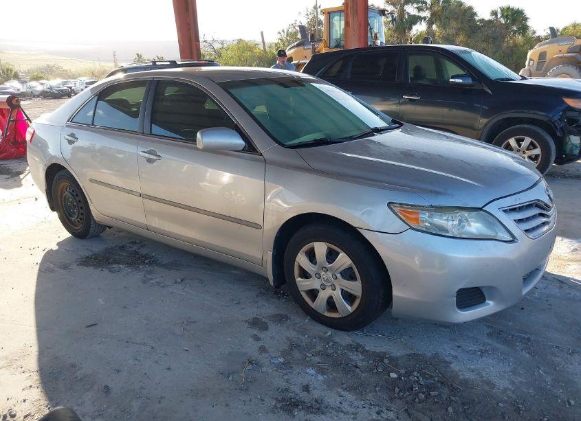 2010 Toyota Camry LE (VIN 4T1BF3EK6AU023498) main photo